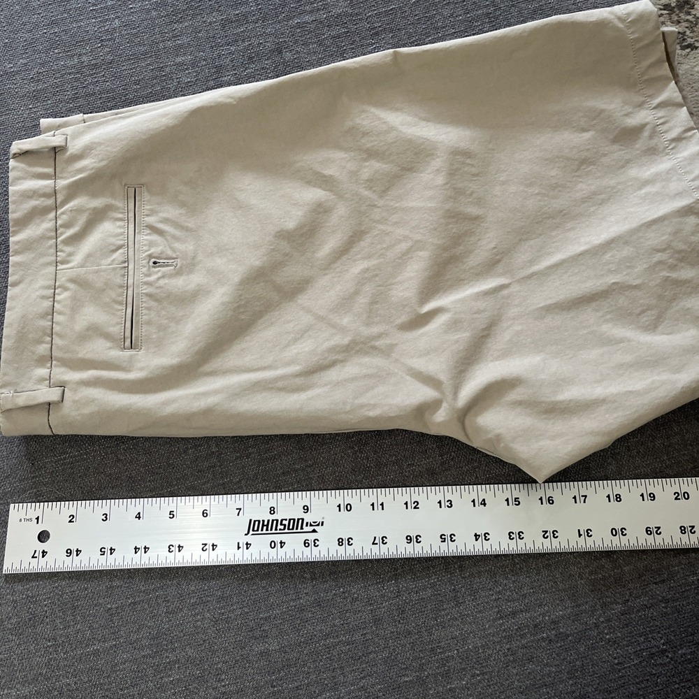 Vineyard Vines OTG Beige Performance Shorts Elastic Waist Size 40‎ - Picture 5 of 7